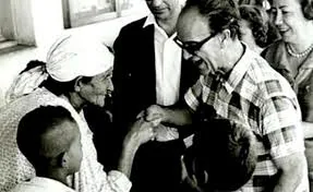 Gesto de carinho com uma família humilde — o carinho que permanece